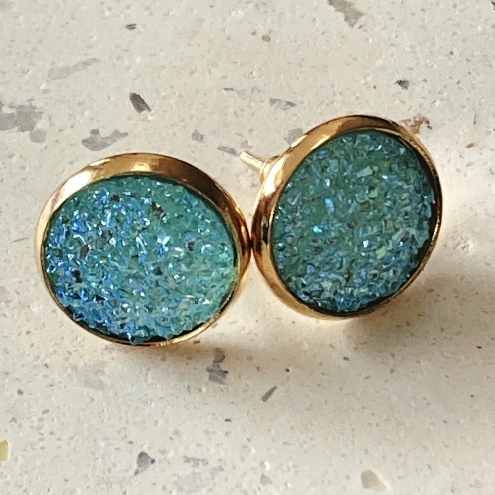 BNWT Sparkly Aquamarine Blue Stud Earrings - Add Glamour to Your Look - Picture 2 of 7